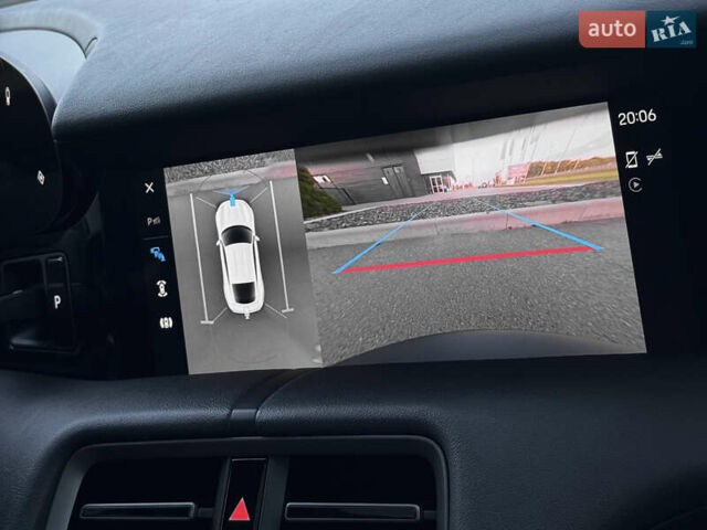 Серый Порше Тайкан, объемом двигателя 0 л и пробегом 82 тыс. км за 57500 $, фото 27 на Automoto.ua