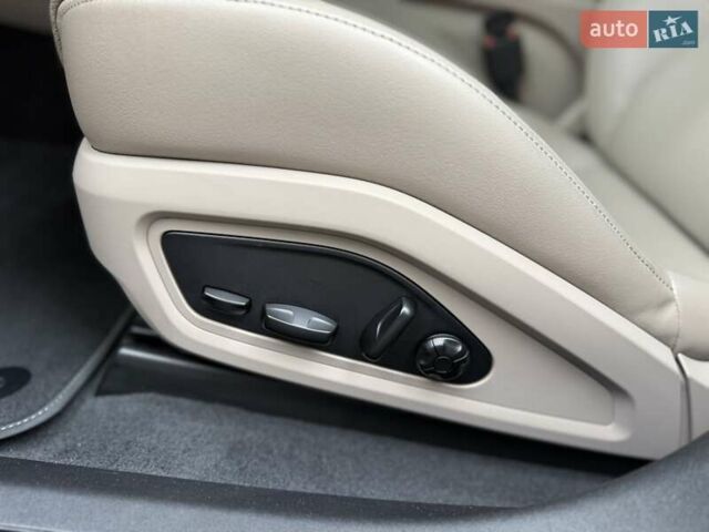 Серый Порше Тайкан, объемом двигателя 0 л и пробегом 53 тыс. км за 55000 $, фото 26 на Automoto.ua