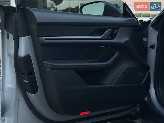 Серый Порше Тайкан, объемом двигателя 0 л и пробегом 82 тыс. км за 57500 $, фото 33 на Automoto.ua