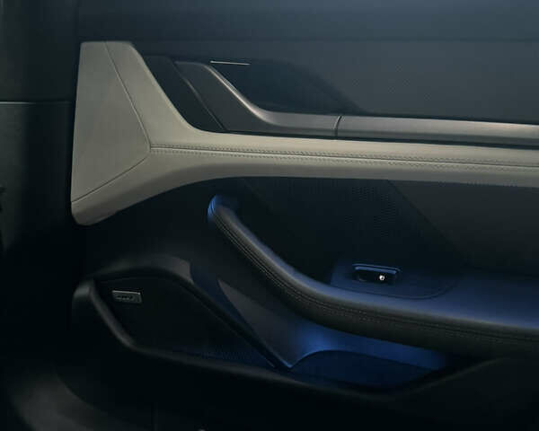 Серый Порше Тайкан, объемом двигателя 0 л и пробегом 55 тыс. км за 70000 $, фото 12 на Automoto.ua