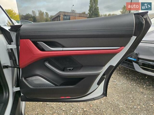 Серый Порше Тайкан, объемом двигателя 0 л и пробегом 89 тыс. км за 83888 $, фото 44 на Automoto.ua