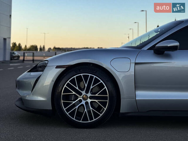 Серый Порше Тайкан, объемом двигателя 0 л и пробегом 82 тыс. км за 57500 $, фото 6 на Automoto.ua