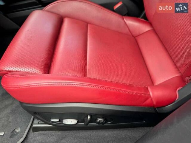 Серый Порше Тайкан, объемом двигателя 0 л и пробегом 80 тыс. км за 46600 $, фото 33 на Automoto.ua