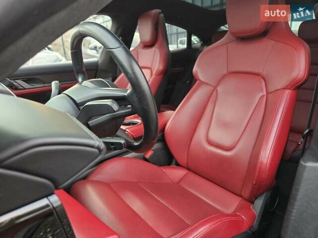 Серый Порше Тайкан, объемом двигателя 0 л и пробегом 89 тыс. км за 83888 $, фото 32 на Automoto.ua