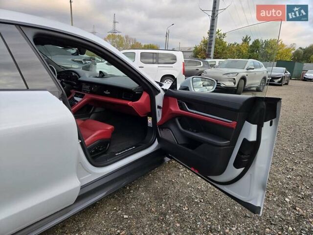 Серый Порше Тайкан, объемом двигателя 0 л и пробегом 89 тыс. км за 83888 $, фото 49 на Automoto.ua