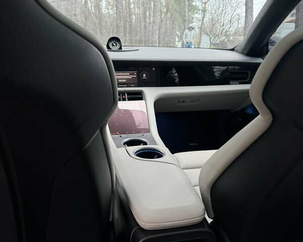 Серый Порше Тайкан, объемом двигателя 0 л и пробегом 55 тыс. км за 70000 $, фото 25 на Automoto.ua