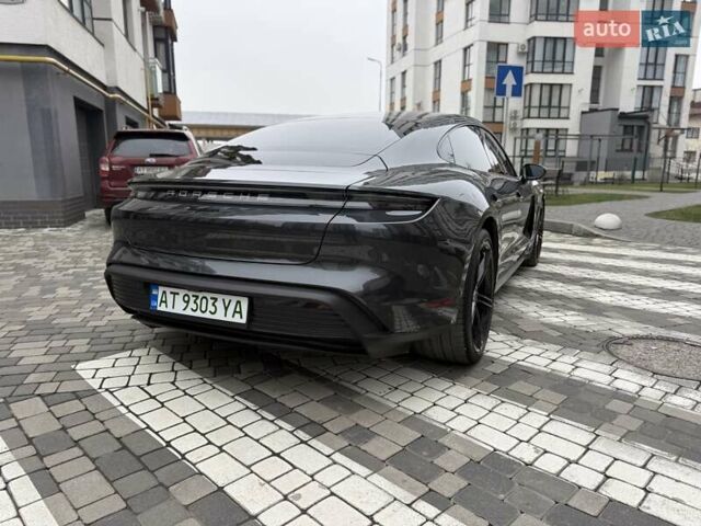 Серый Порше Тайкан, объемом двигателя 0 л и пробегом 53 тыс. км за 55000 $, фото 12 на Automoto.ua