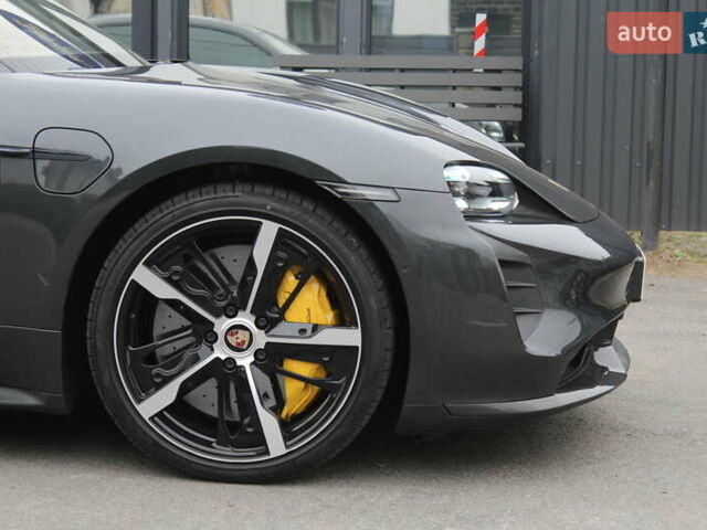 Серый Порше Тайкан, объемом двигателя 0 л и пробегом 1 тыс. км за 99700 $, фото 13 на Automoto.ua