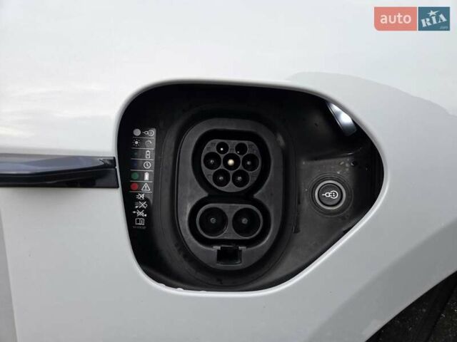 Серый Порше Тайкан, объемом двигателя 0 л и пробегом 89 тыс. км за 83888 $, фото 23 на Automoto.ua