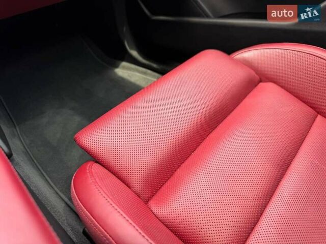 Серый Порше Тайкан, объемом двигателя 0 л и пробегом 80 тыс. км за 46600 $, фото 28 на Automoto.ua