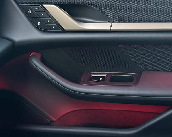 Серый Порше Тайкан, объемом двигателя 0 л и пробегом 114 тыс. км за 59500 $, фото 33 на Automoto.ua