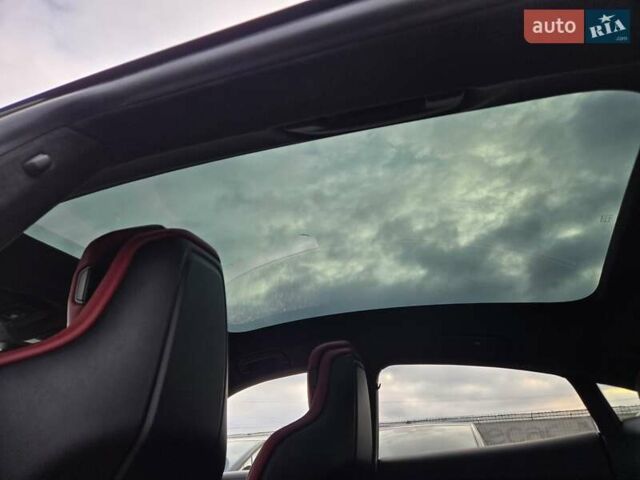 Серый Порше Тайкан, объемом двигателя 0 л и пробегом 89 тыс. км за 83888 $, фото 57 на Automoto.ua