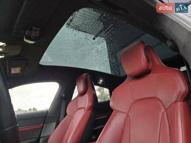 Серый Порше Тайкан, объемом двигателя 0 л и пробегом 85 тыс. км за 88588 $, фото 44 на Automoto.ua