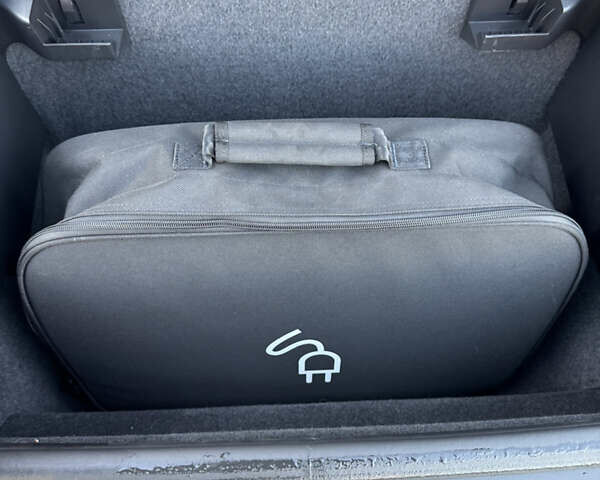 Серый Порше Тайкан, объемом двигателя 0 л и пробегом 114 тыс. км за 59500 $, фото 28 на Automoto.ua