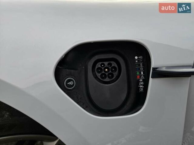 Серый Порше Тайкан, объемом двигателя 0 л и пробегом 89 тыс. км за 83888 $, фото 21 на Automoto.ua