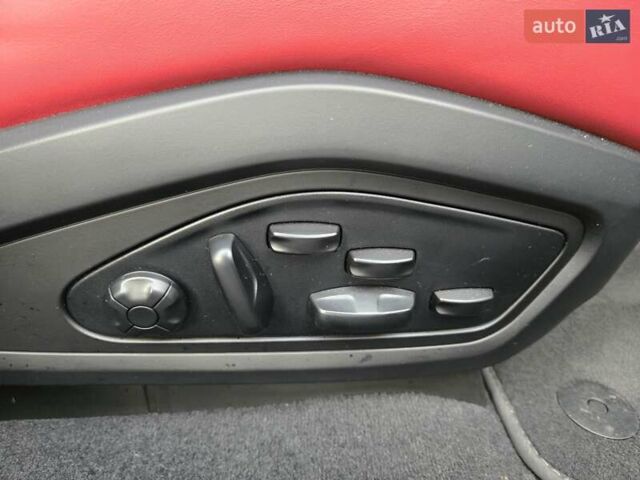 Серый Порше Тайкан, объемом двигателя 0 л и пробегом 89 тыс. км за 83888 $, фото 55 на Automoto.ua