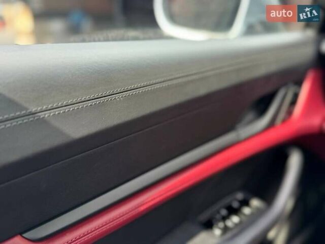 Серый Порше Тайкан, объемом двигателя 0 л и пробегом 80 тыс. км за 46600 $, фото 23 на Automoto.ua