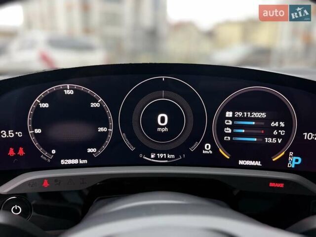 Серый Порше Тайкан, объемом двигателя 0 л и пробегом 53 тыс. км за 55000 $, фото 33 на Automoto.ua