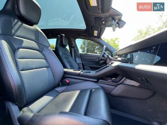 Сірий Порше Тайкан, об'ємом двигуна 0 л та пробігом 19 тис. км за 59900 $, фото 16 на Automoto.ua