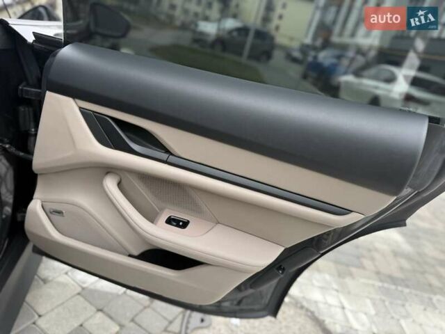 Серый Порше Тайкан, объемом двигателя 0 л и пробегом 53 тыс. км за 55000 $, фото 38 на Automoto.ua