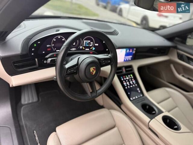 Серый Порше Тайкан, объемом двигателя 0 л и пробегом 53 тыс. км за 55000 $, фото 30 на Automoto.ua