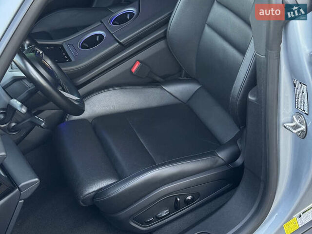 Серый Порше Тайкан, объемом двигателя 0 л и пробегом 82 тыс. км за 57500 $, фото 31 на Automoto.ua