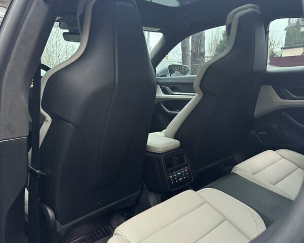 Серый Порше Тайкан, объемом двигателя 0 л и пробегом 55 тыс. км за 70000 $, фото 7 на Automoto.ua