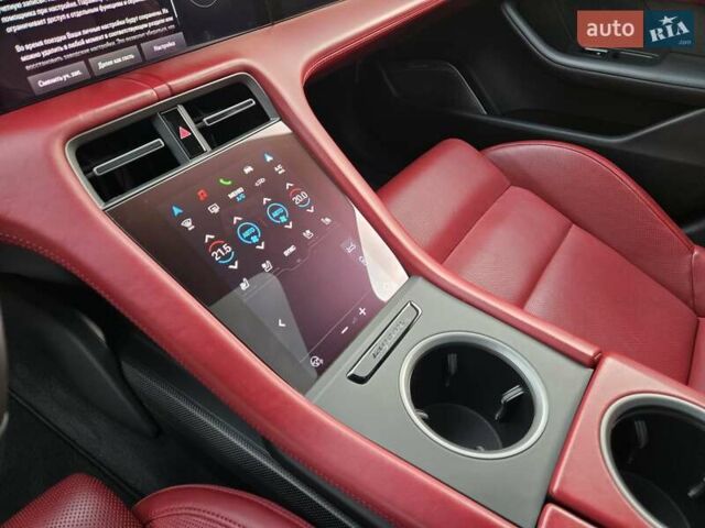 Серый Порше Тайкан, объемом двигателя 0 л и пробегом 89 тыс. км за 83888 $, фото 36 на Automoto.ua