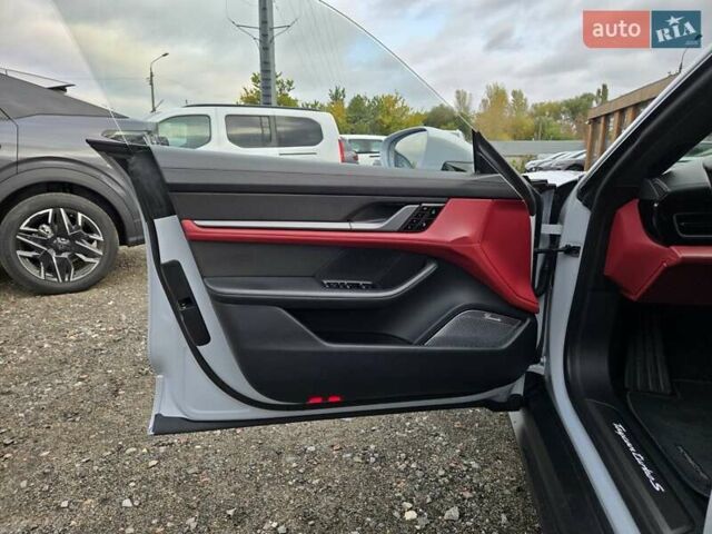 Серый Порше Тайкан, объемом двигателя 0 л и пробегом 89 тыс. км за 83888 $, фото 25 на Automoto.ua