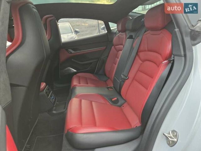 Серый Порше Тайкан, объемом двигателя 0 л и пробегом 89 тыс. км за 83888 $, фото 41 на Automoto.ua