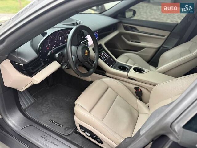 Серый Порше Тайкан, объемом двигателя 0 л и пробегом 53 тыс. км за 55000 $, фото 22 на Automoto.ua