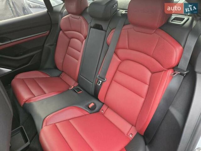 Серый Порше Тайкан, объемом двигателя 0 л и пробегом 89 тыс. км за 83888 $, фото 42 на Automoto.ua