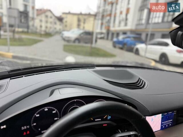 Серый Порше Тайкан, объемом двигателя 0 л и пробегом 53 тыс. км за 55000 $, фото 31 на Automoto.ua