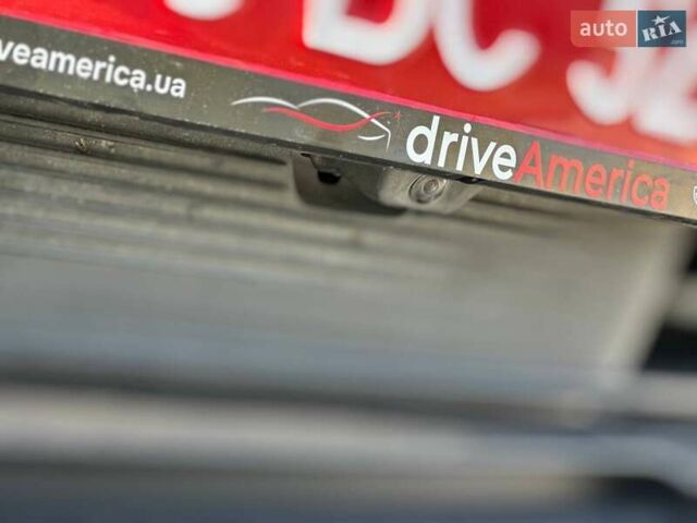 Серый Порше Тайкан, объемом двигателя 0 л и пробегом 80 тыс. км за 46600 $, фото 41 на Automoto.ua