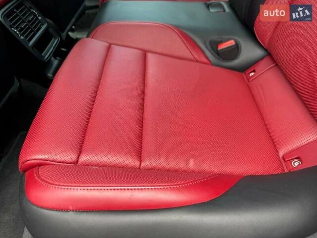 Серый Порше Тайкан, объемом двигателя 0 л и пробегом 80 тыс. км за 46600 $, фото 36 на Automoto.ua