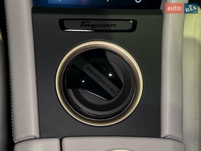 Серый Порше Тайкан, объемом двигателя 0 л и пробегом 7 тыс. км за 100000 $, фото 35 на Automoto.ua