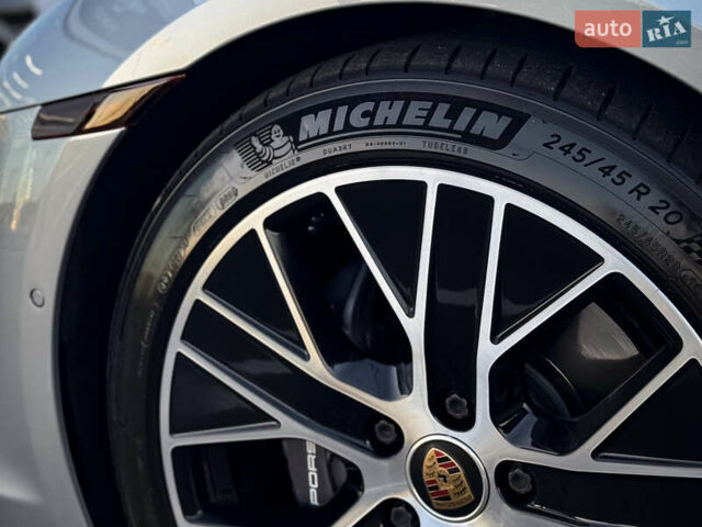 Серый Порше Тайкан, объемом двигателя 0 л и пробегом 82 тыс. км за 57500 $, фото 7 на Automoto.ua