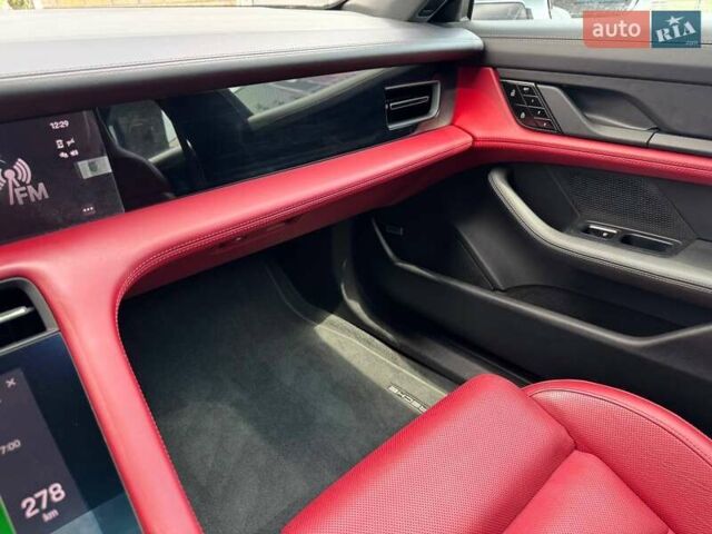 Серый Порше Тайкан, объемом двигателя 0 л и пробегом 80 тыс. км за 46600 $, фото 22 на Automoto.ua