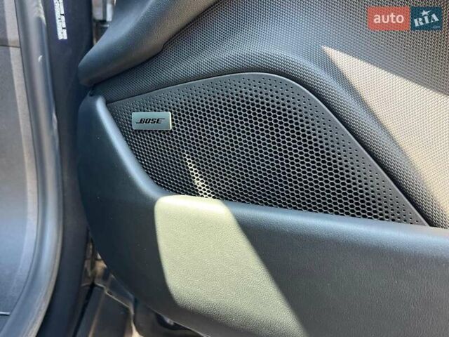 Сірий Порше Тайкан, об'ємом двигуна 0 л та пробігом 19 тис. км за 59900 $, фото 25 на Automoto.ua