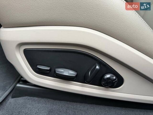 Серый Порше Тайкан, объемом двигателя 0 л и пробегом 53 тыс. км за 55000 $, фото 27 на Automoto.ua