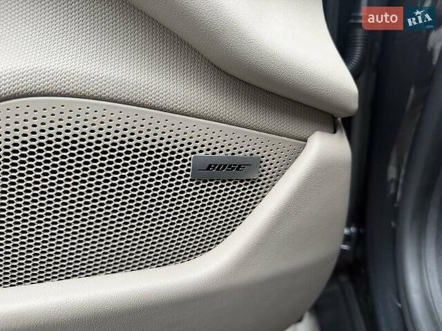 Серый Порше Тайкан, объемом двигателя 0 л и пробегом 53 тыс. км за 55000 $, фото 24 на Automoto.ua