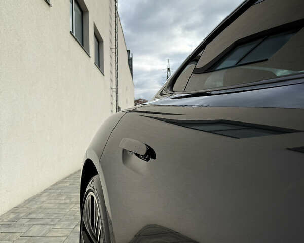 Серый Порше Тайкан, объемом двигателя 0 л и пробегом 55 тыс. км за 52400 $, фото 9 на Automoto.ua