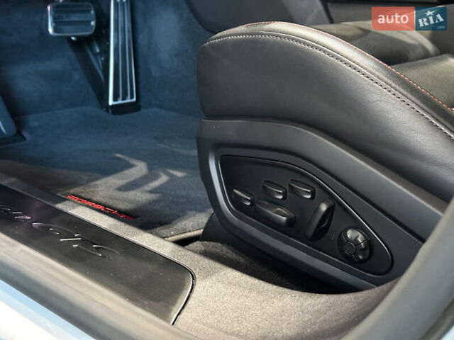 Серый Порше Тайкан, объемом двигателя 0 л и пробегом 10 тыс. км за 93000 $, фото 16 на Automoto.ua