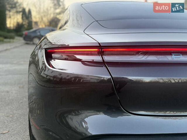 Серый Порше Тайкан, объемом двигателя 0 л и пробегом 63 тыс. км за 85000 $, фото 25 на Automoto.ua