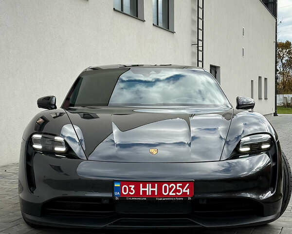 Серый Порше Тайкан, объемом двигателя 0 л и пробегом 55 тыс. км за 52400 $, фото 2 на Automoto.ua