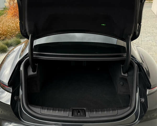 Серый Порше Тайкан, объемом двигателя 0 л и пробегом 55 тыс. км за 52400 $, фото 18 на Automoto.ua