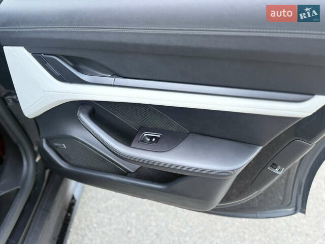 Серый Порше Тайкан, объемом двигателя 0 л и пробегом 63 тыс. км за 85000 $, фото 39 на Automoto.ua