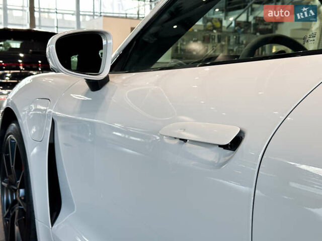 Серый Порше Тайкан, объемом двигателя 0 л и пробегом 10 тыс. км за 93000 $, фото 11 на Automoto.ua