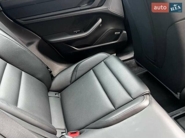 Серый Порше Тайкан, объемом двигателя 0 л и пробегом 21 тыс. км за 55000 $, фото 22 на Automoto.ua