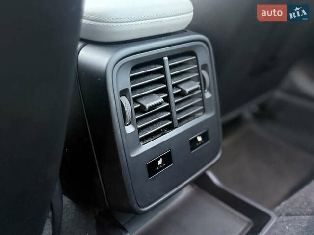 Серый Порше Тайкан, объемом двигателя 0 л и пробегом 63 тыс. км за 85000 $, фото 34 на Automoto.ua